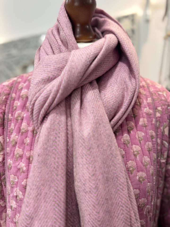 Cashmere fine chevron scarf in taupe and pink