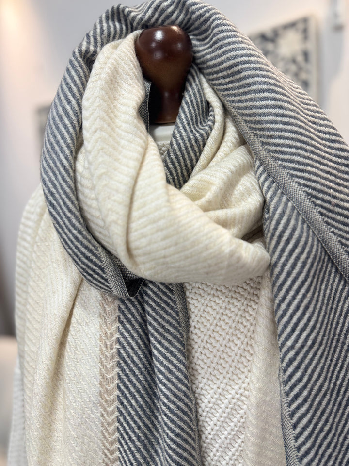 Cashmere hand-loom blanket scarf in winter white and midnight