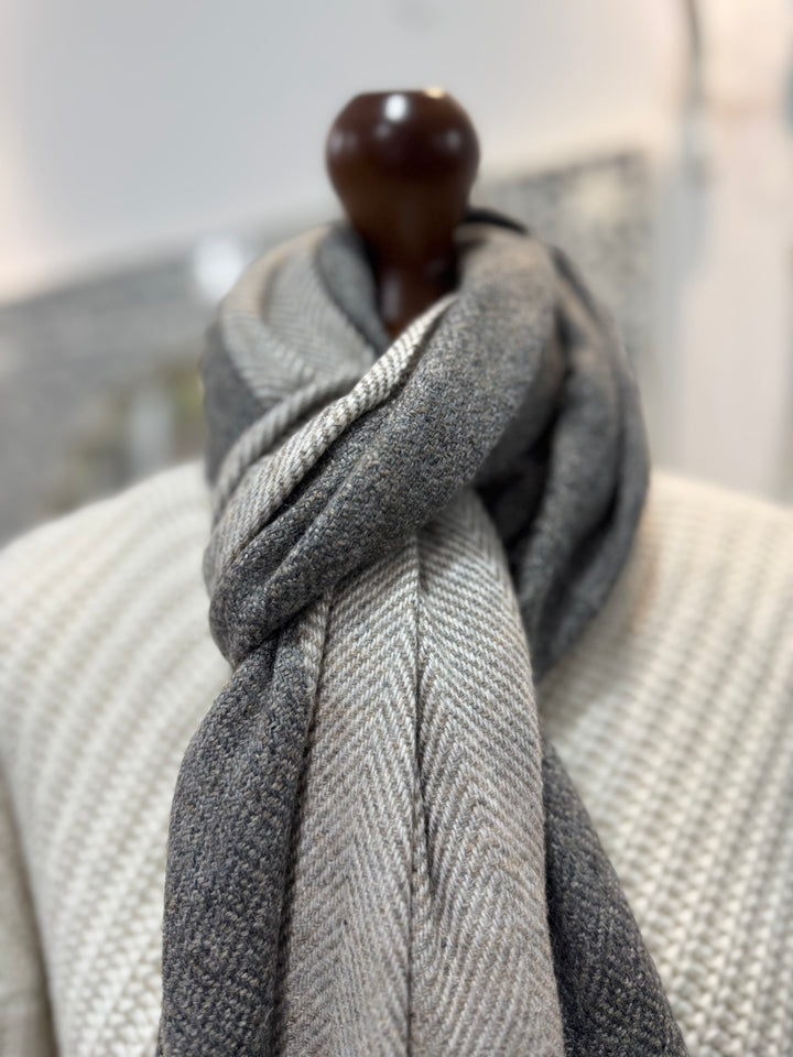 Cashmere 2 tone weave scarf in charcoal and dove grey