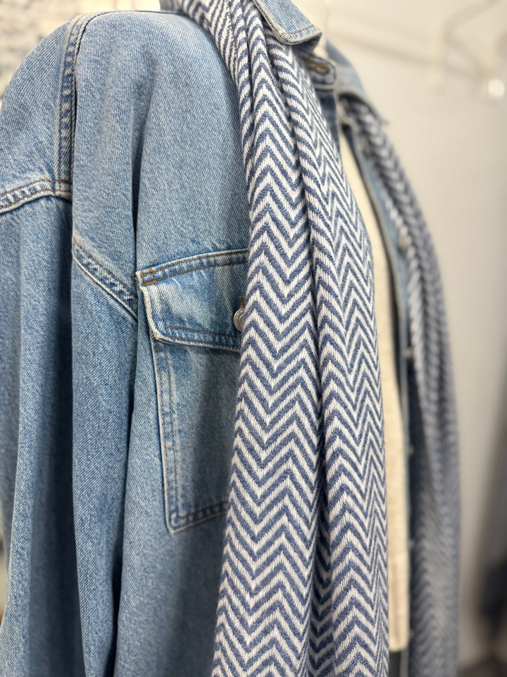 Cashmere chevron scarf in denim blue and off white