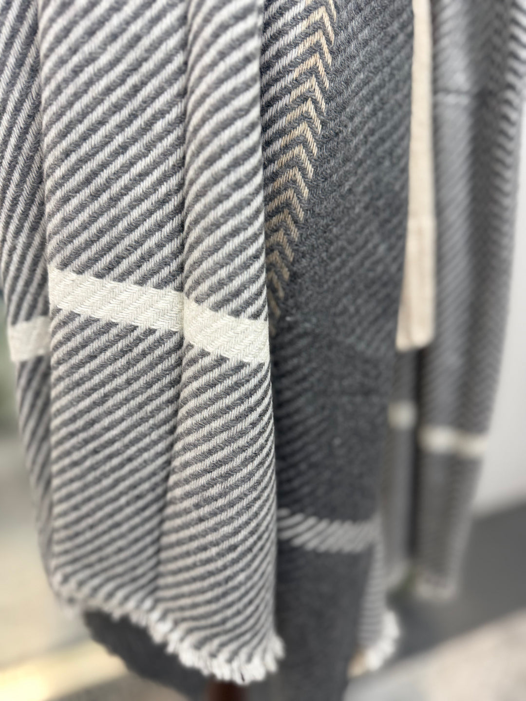 Cashmere hand-loom blanket scarf in grey