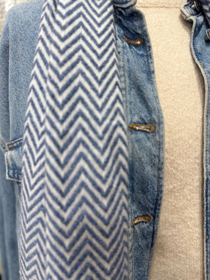 Cashmere chevron scarf in denim blue and off white