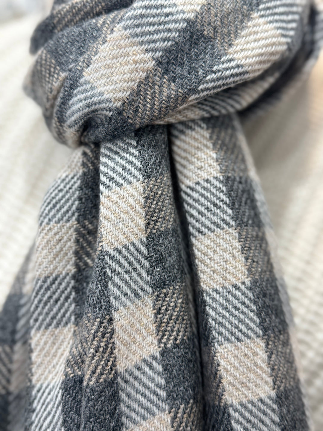 Cashmere checkerboard handloom scarf in greige