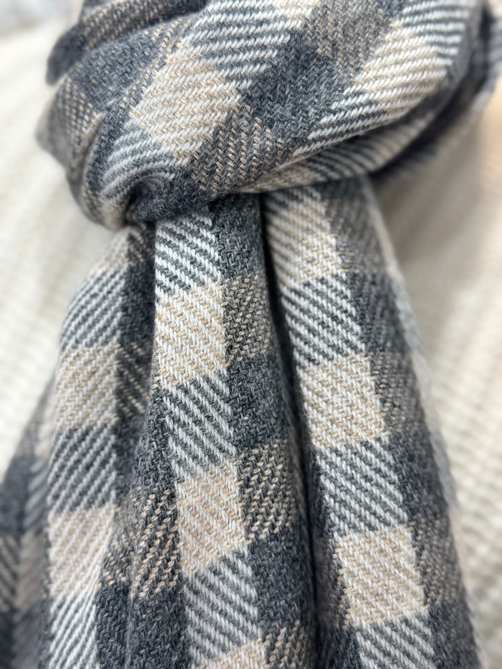 Cashmere checkerboard handloom scarf in greige