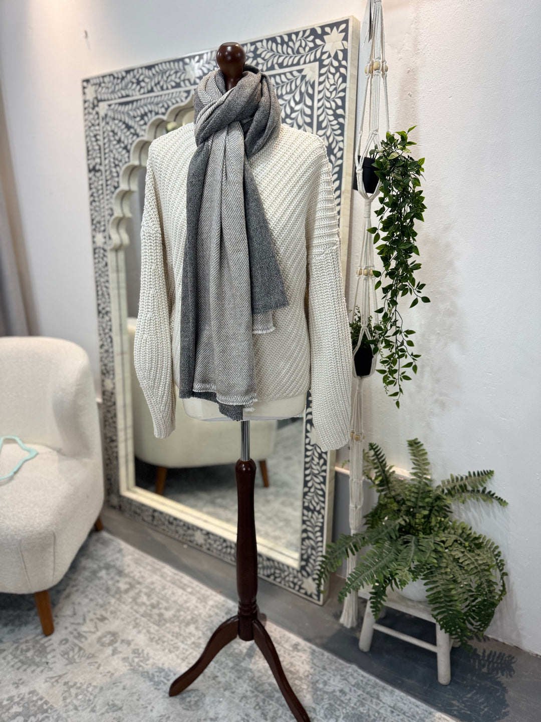 Cashmere 2 tone weave scarf in charcoal and dove grey