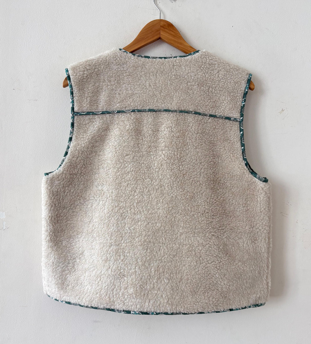 Abby Teddy Gilet in Spruce Daisy Butta