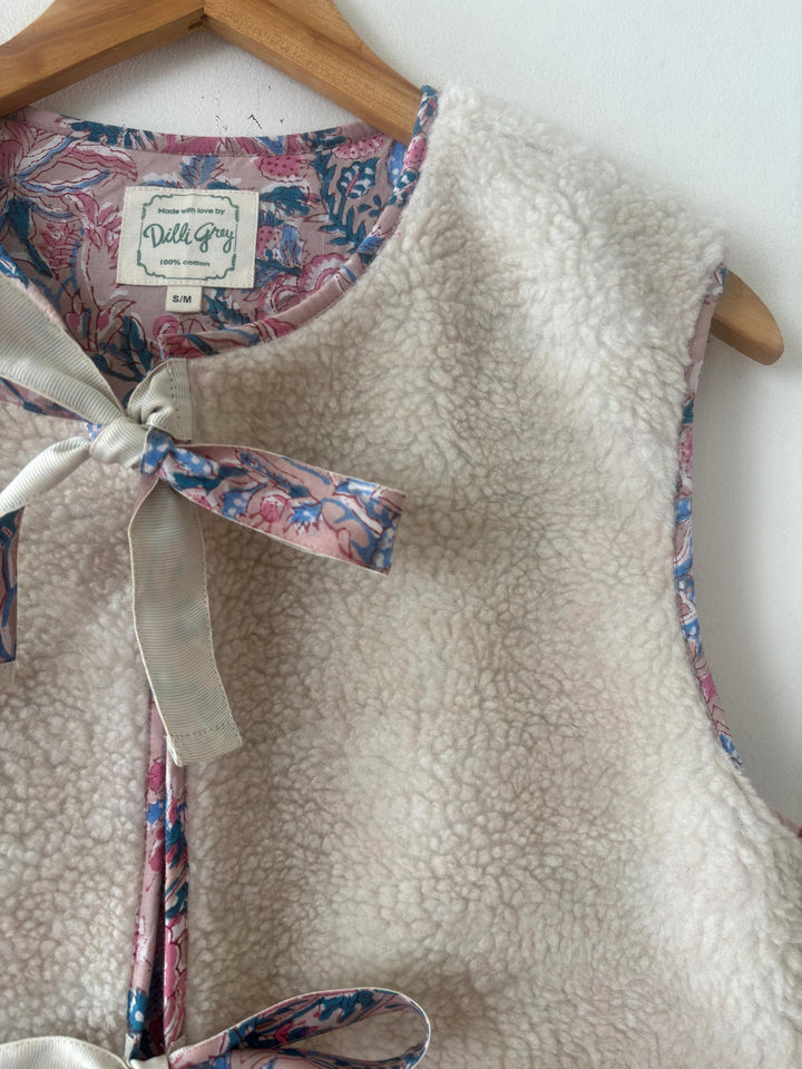Abby Teddy Gilet in Vintage Pink Bloom