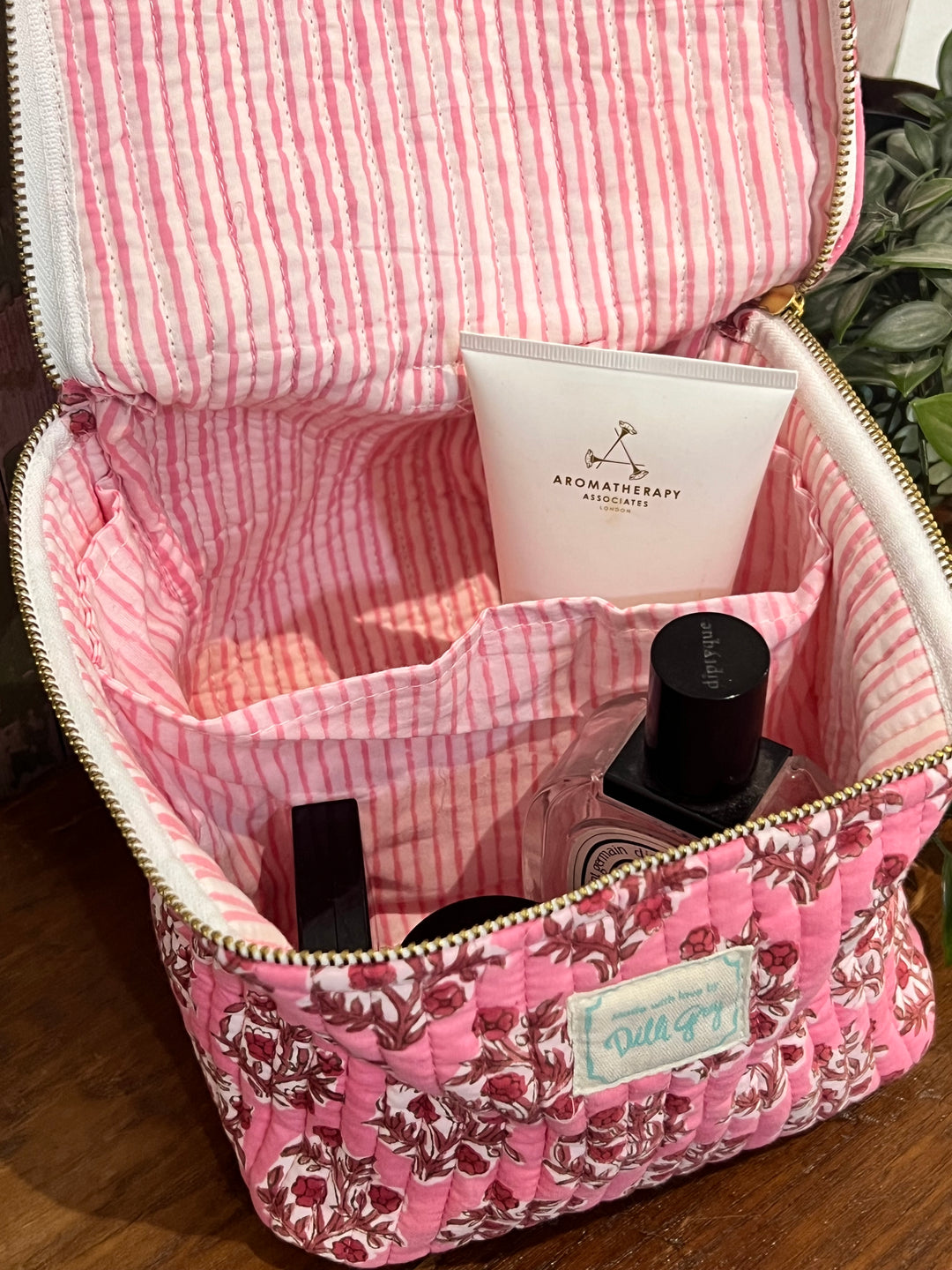 Mogra Cosmetics Case in Rani Pink