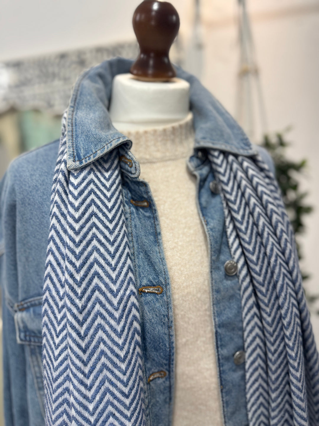 Cashmere chevron scarf in denim blue and off white