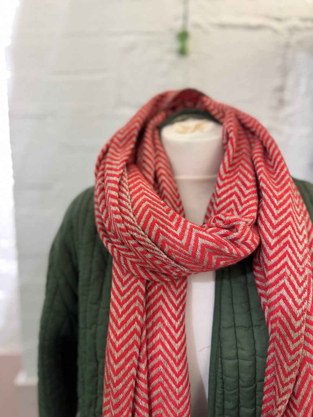 Cashmere chevron scarf in off taupe and orange