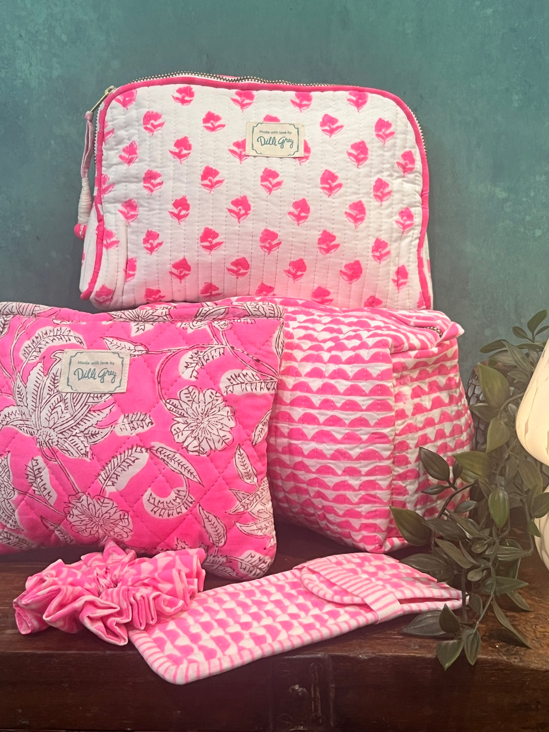 Neon Sunset Washbag in Pink