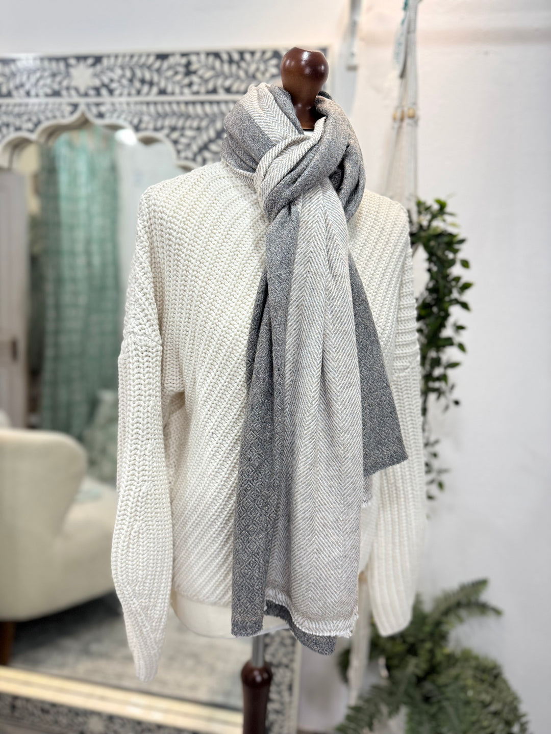 Cashmere 2 tone weave scarf in charcoal and dove grey