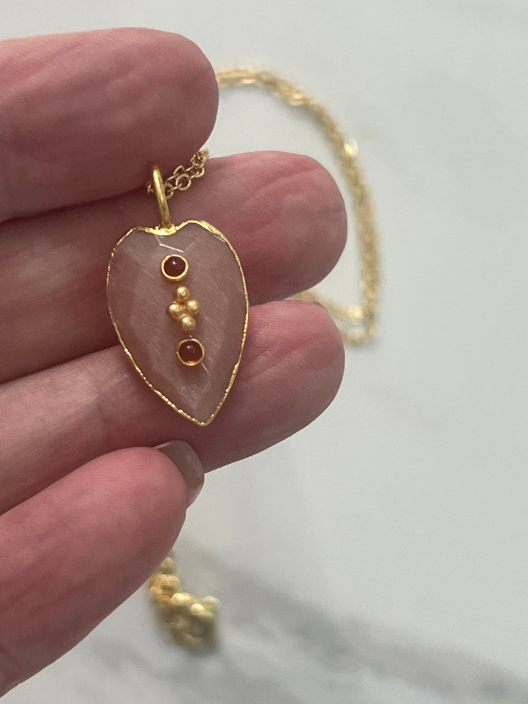 Jaipur Faceted Heart Necklace in Peach Moonstone