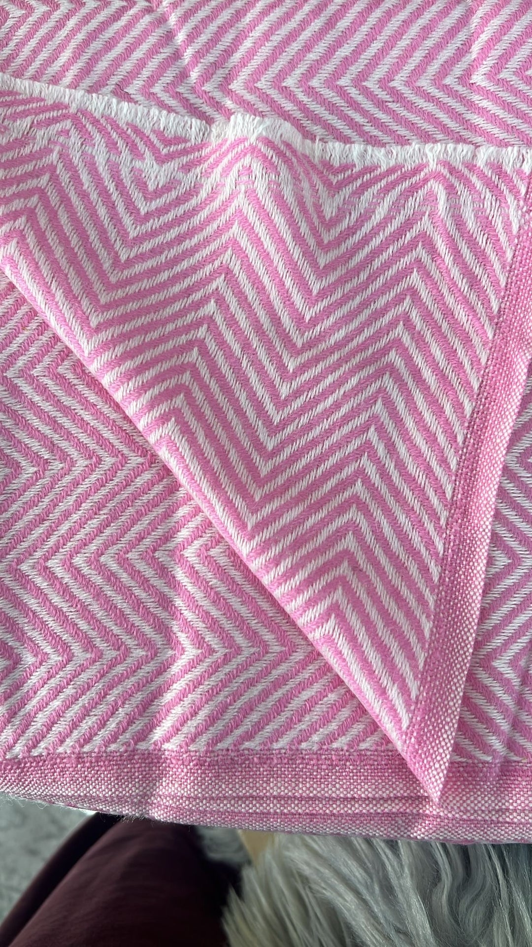 Cashmere Chevron blanket in pink - Dilli Grey
