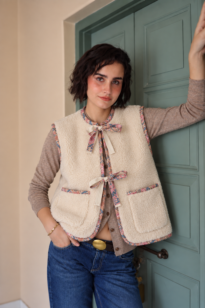 Abby Teddy Gilet in Vintage Pink Bloom
