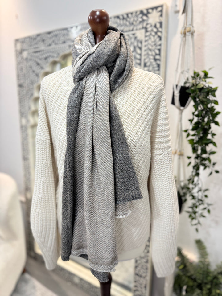 Cashmere 2 tone weave scarf in charcoal and dove grey