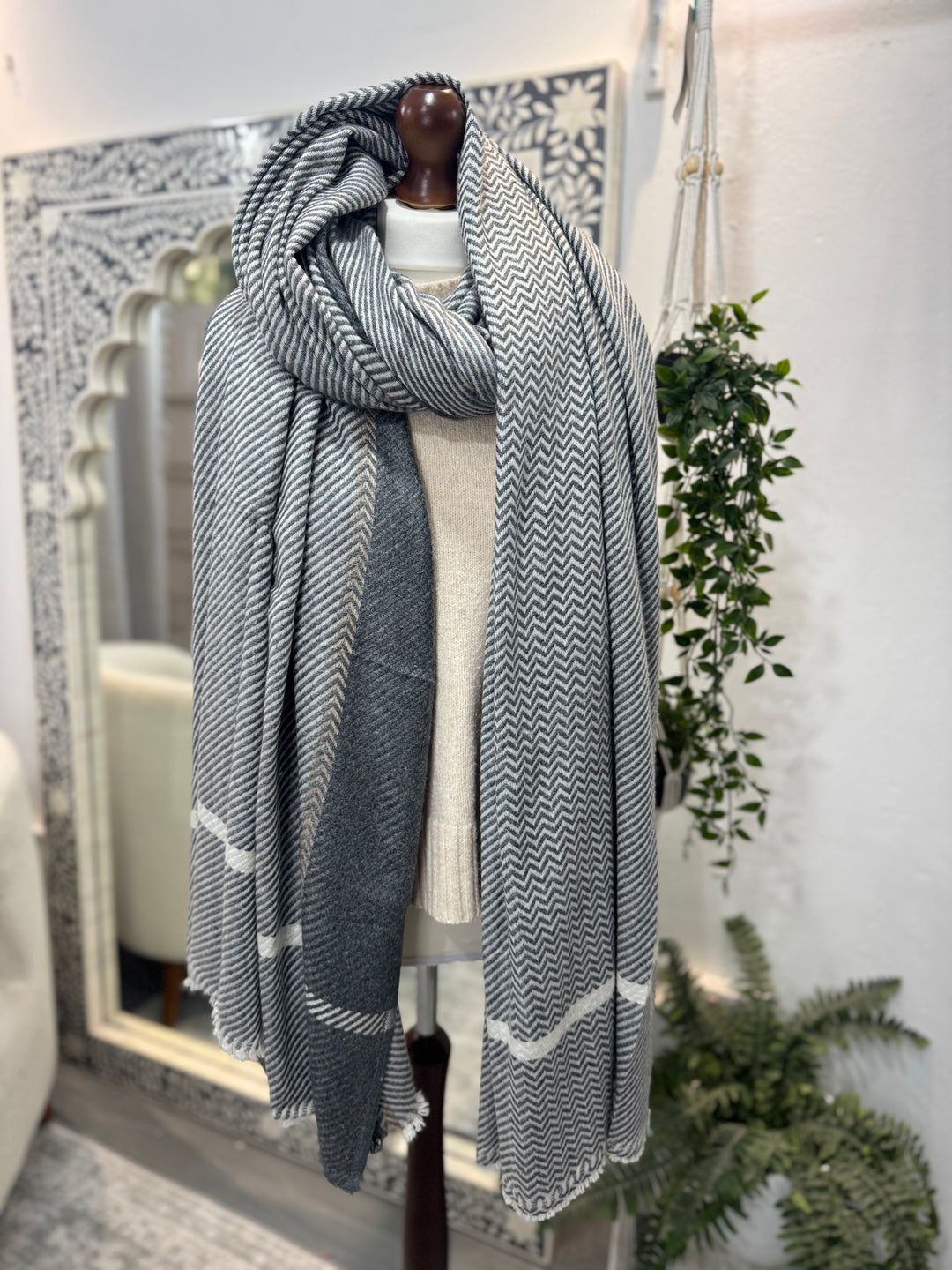 Cashmere hand-loom blanket scarf in grey
