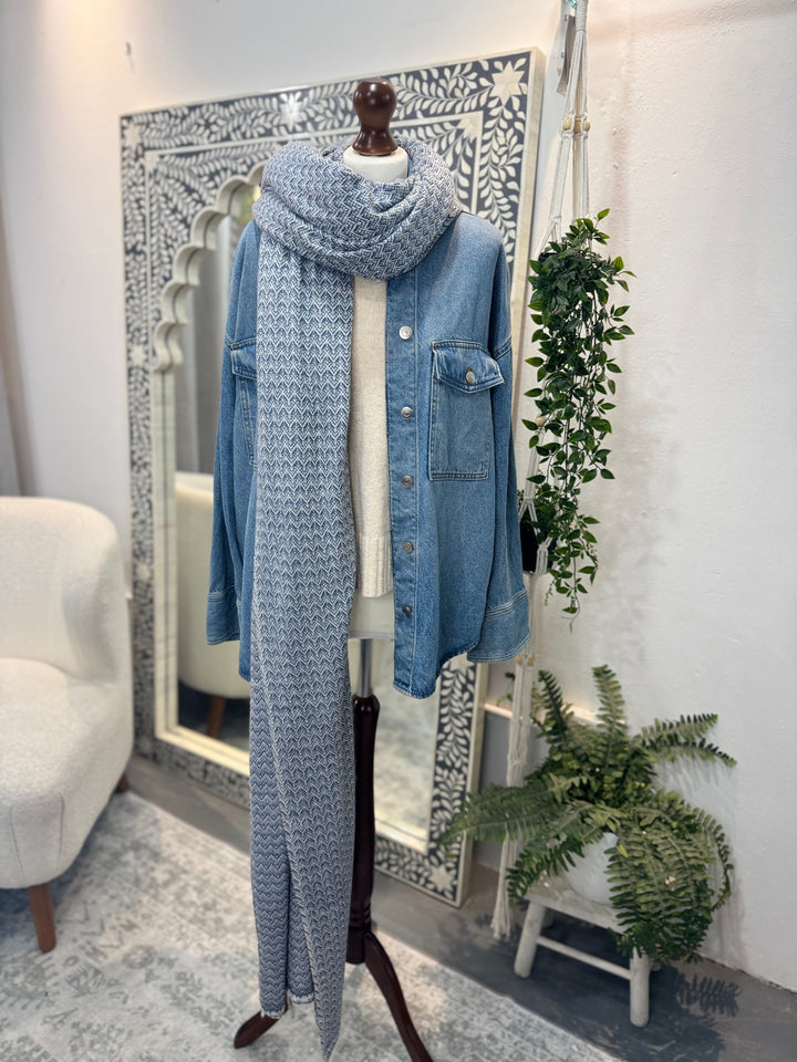 Cashmere hand-loom blanket scarf in blue zig zag