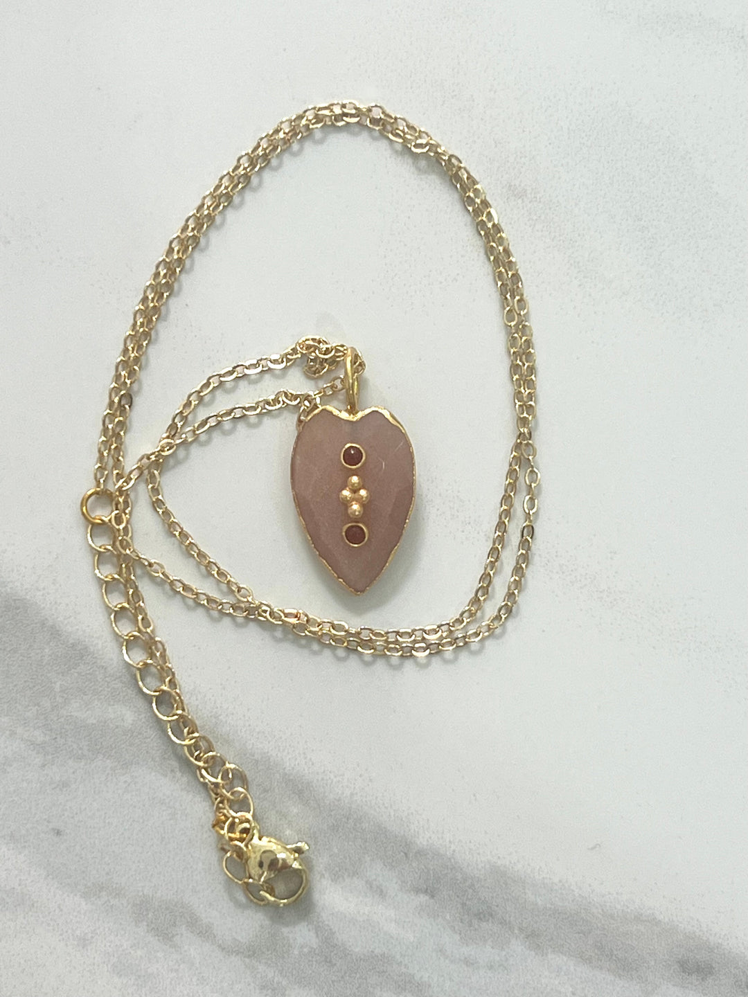 Jaipur Faceted Heart Necklace in Peach Moonstone