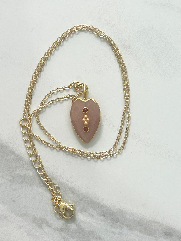 Jaipur Faceted Heart Necklace in Peach Moonstone