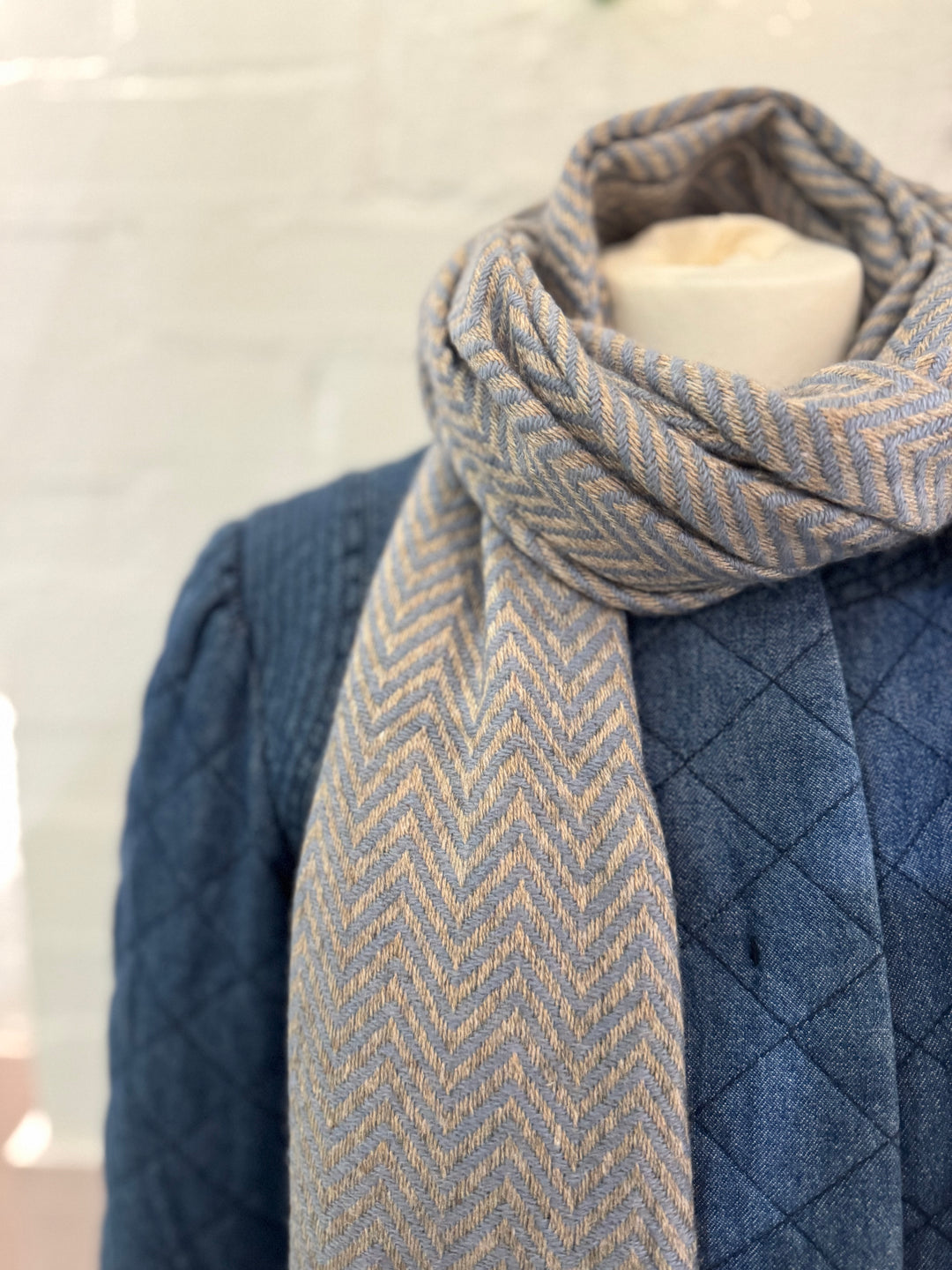 Cashmere fine chevron scarf in taupe and baby blue