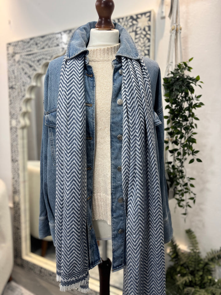 Cashmere chevron scarf in denim blue and off white