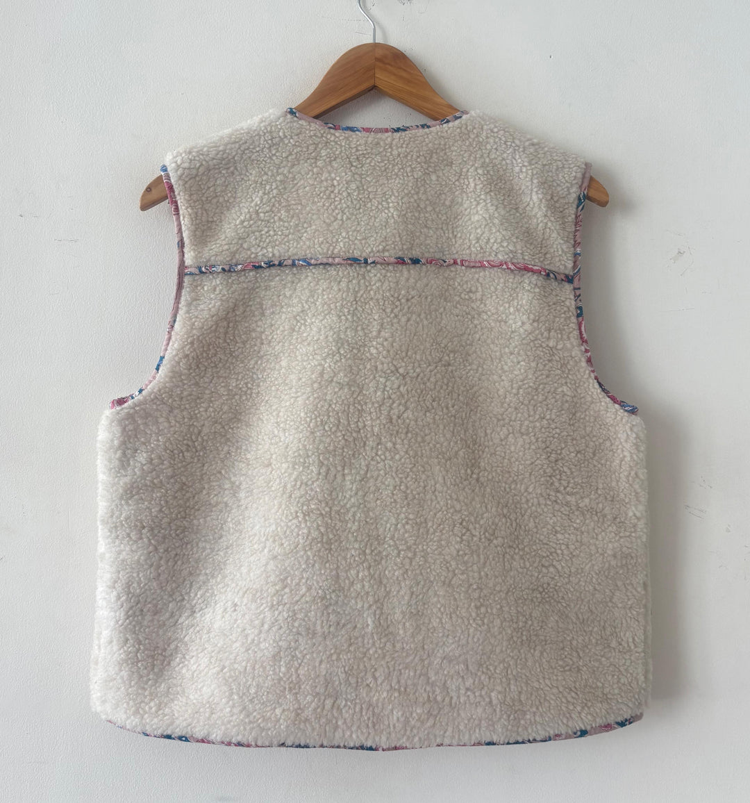 Abby Teddy Gilet in Vintage Pink Bloom