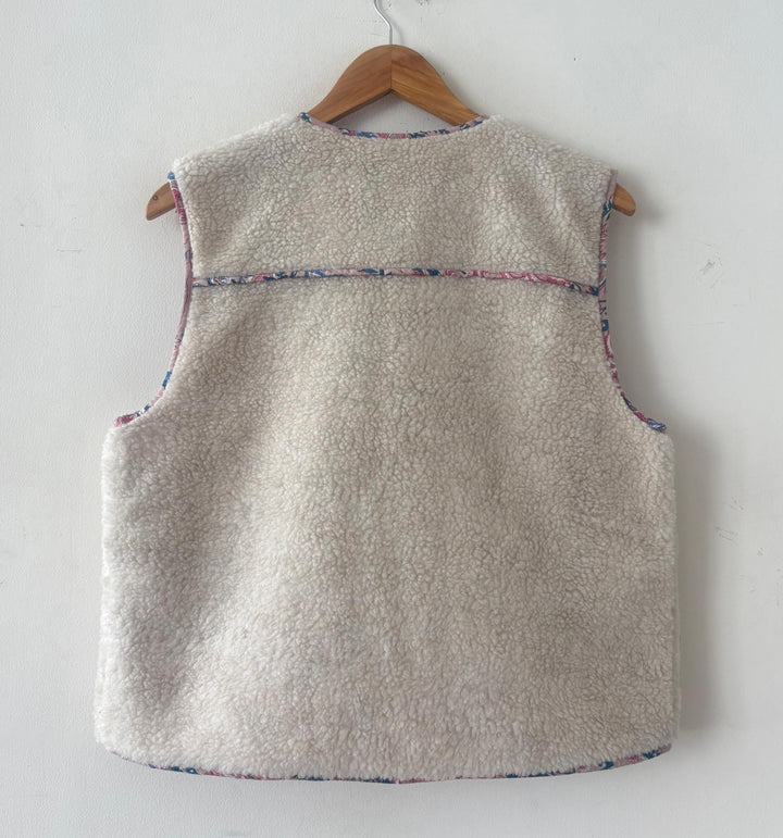Abby Teddy Gilet in Vintage Pink Bloom