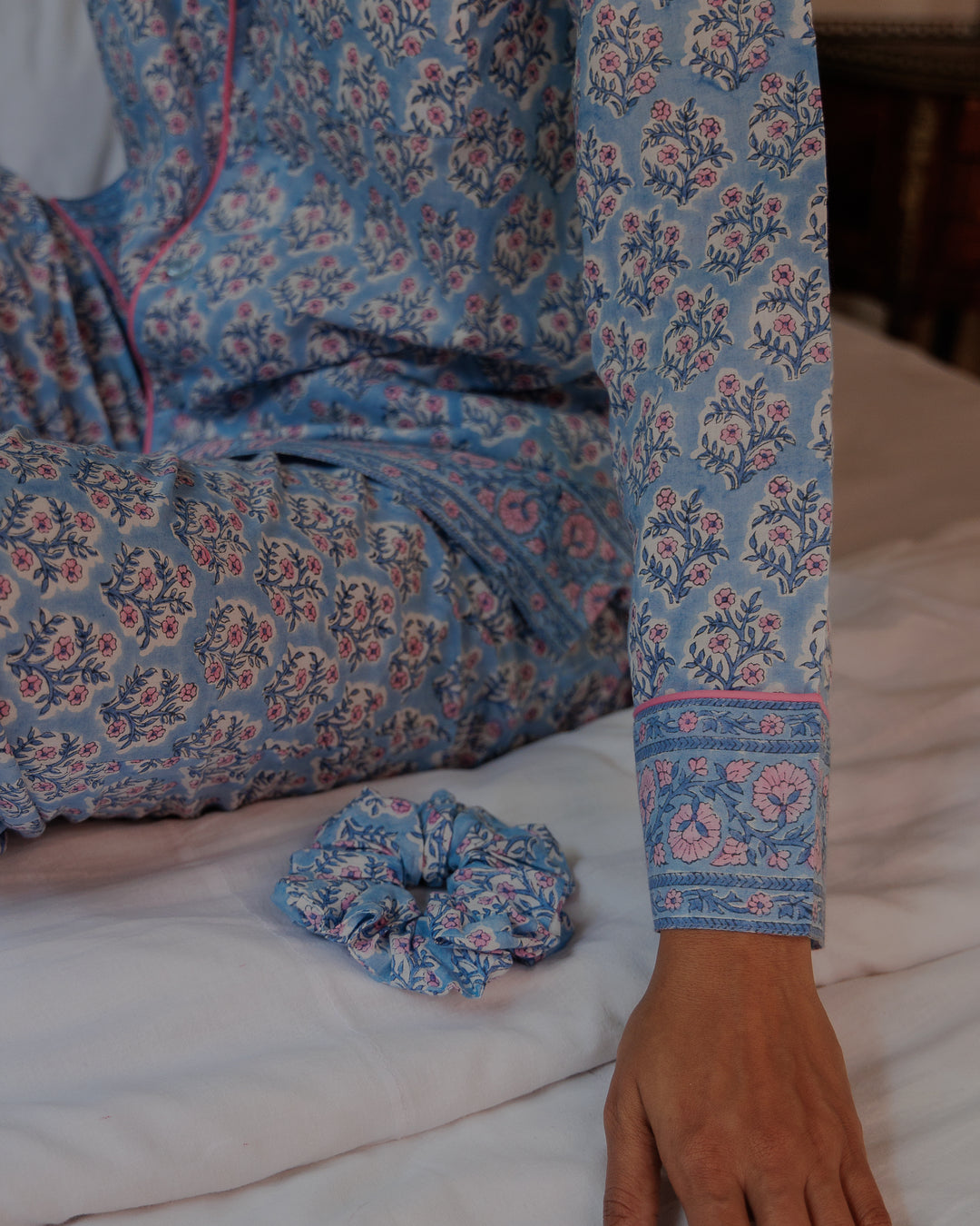 Eyemask and Scrunchie Pouch Set in Dusty Blue and Lavender