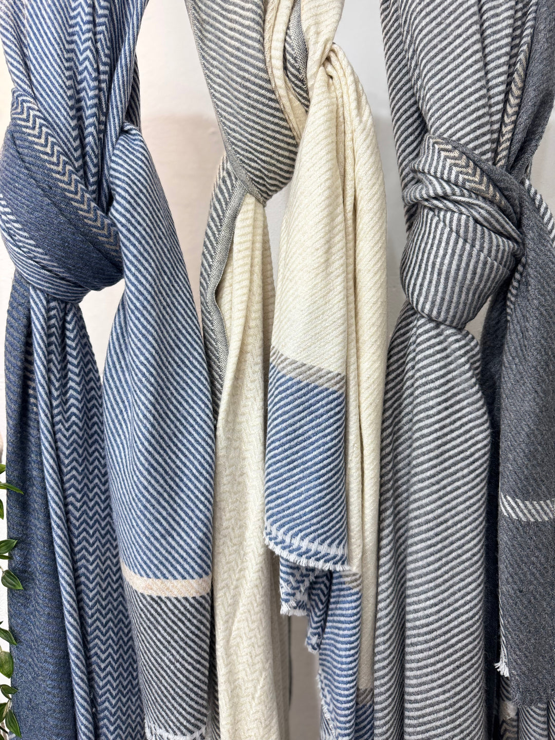 Cashmere hand-loom blanket scarf in grey
