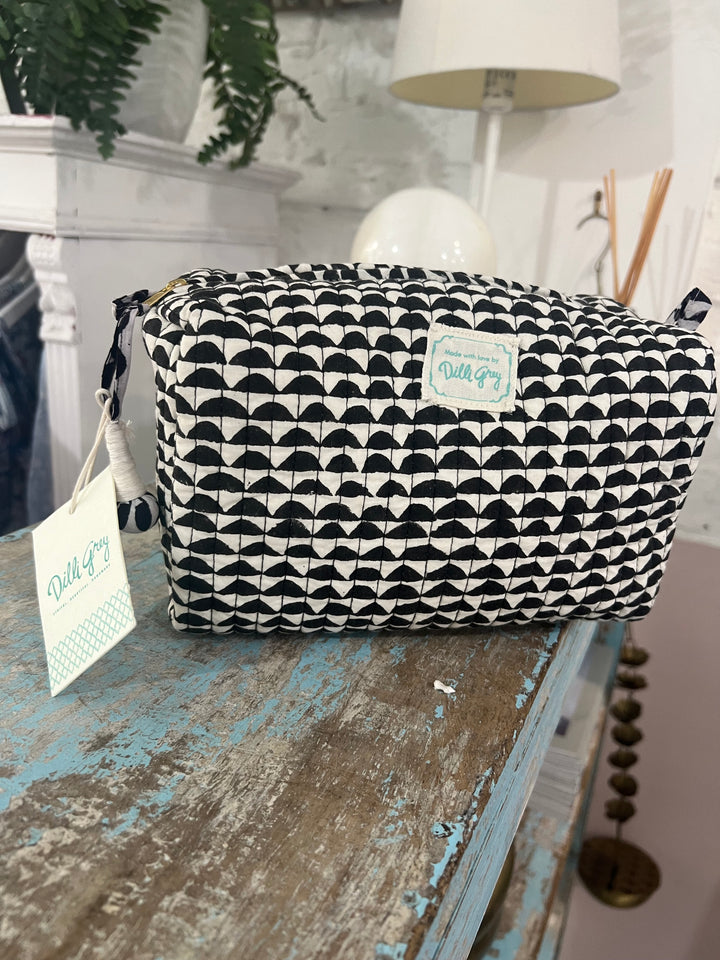 Scallop print Washbag in black and off white -SAMPLE (NO RETURNS)