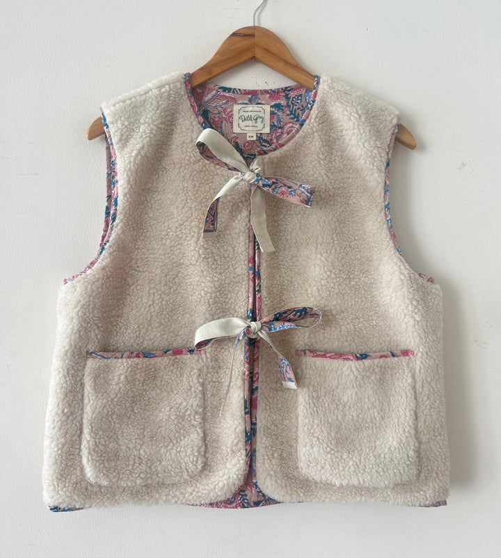 Abby Teddy Gilet in Vintage Pink Bloom