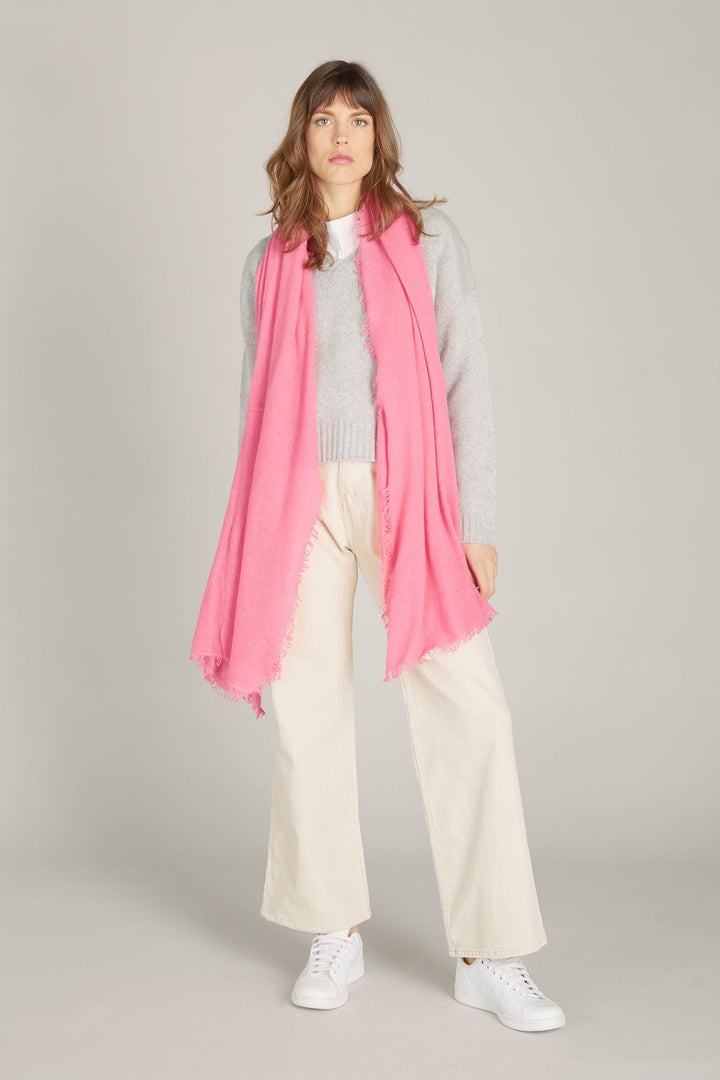 Cloud cashmere scarf in bubblegum pink