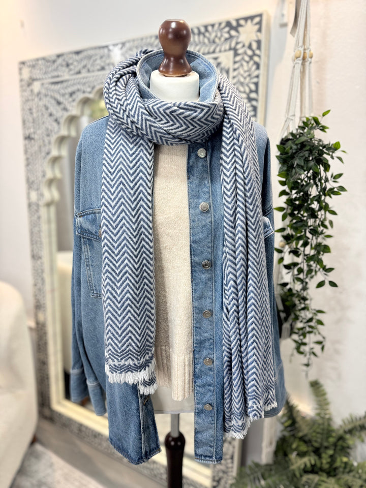 Cashmere chevron scarf in denim blue and off white