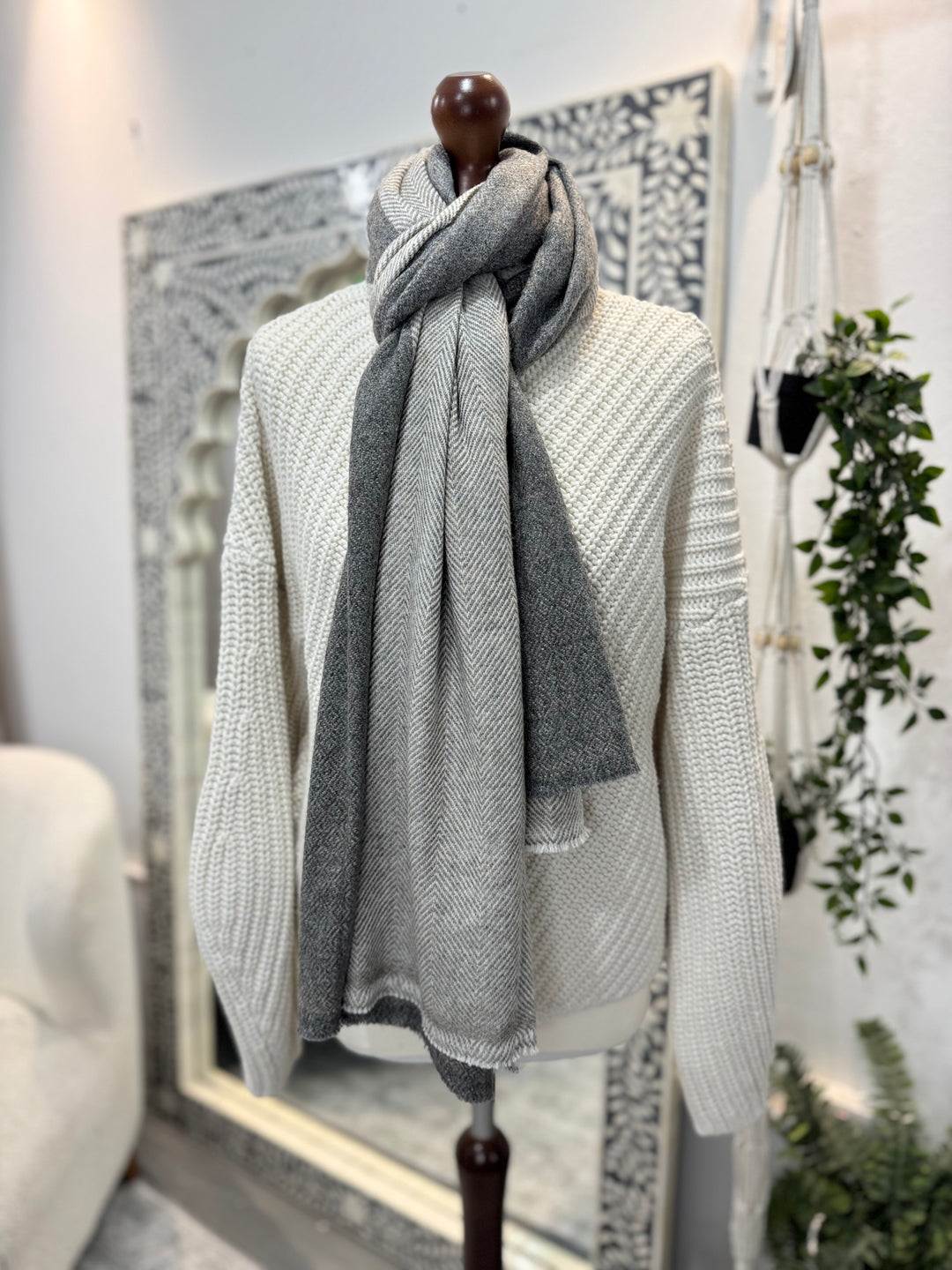 Cashmere 2 tone weave scarf in charcoal and dove grey