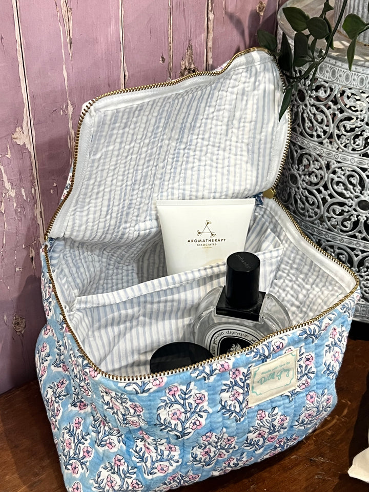 Mogra Cosmetics Case in Dusty Blue