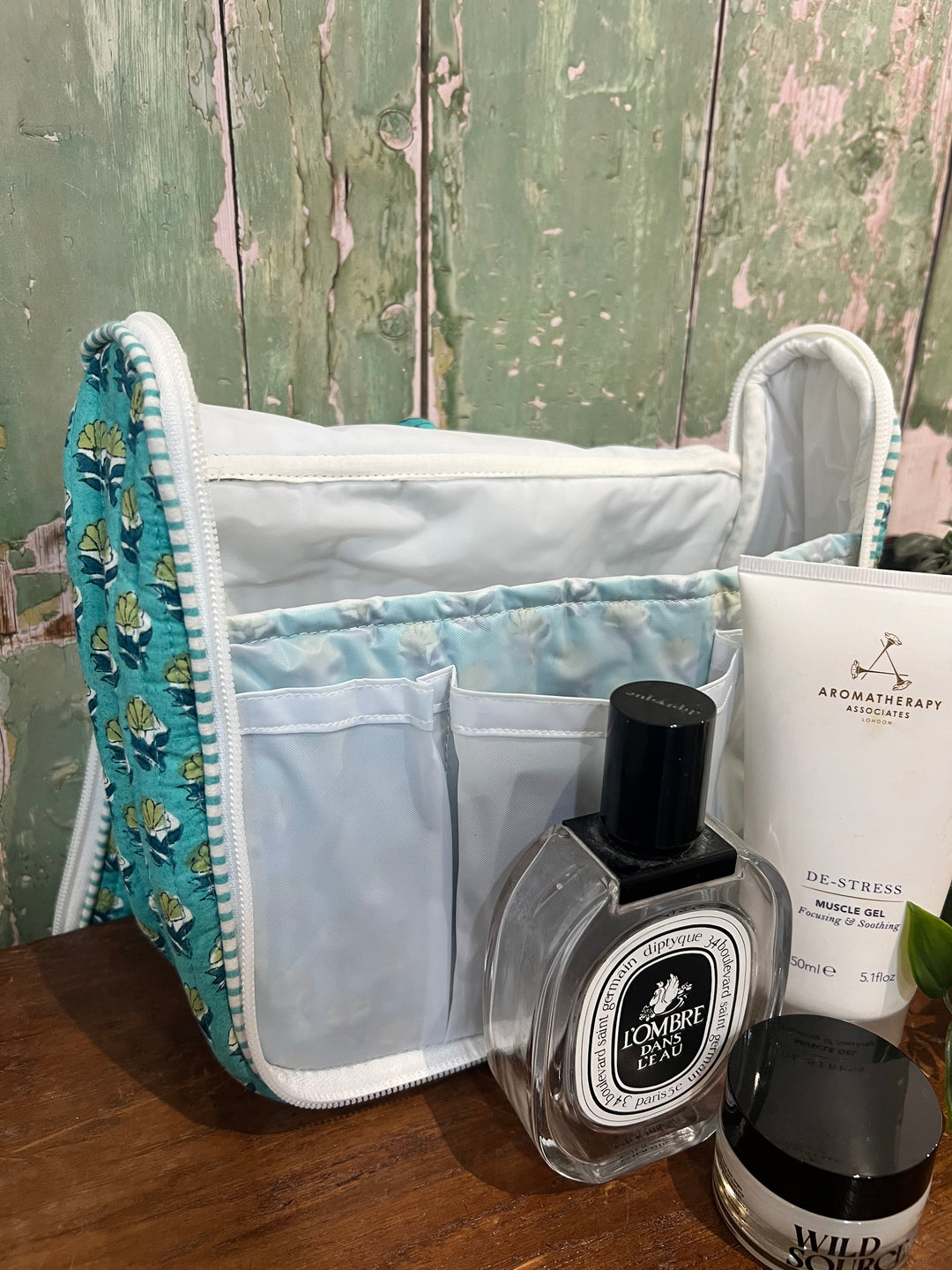 Pool Blue Daisy Buta Hanging Wash bag