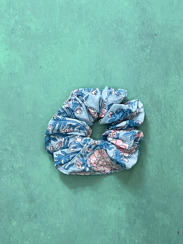 Johari Scrunchie in Blue & Pink