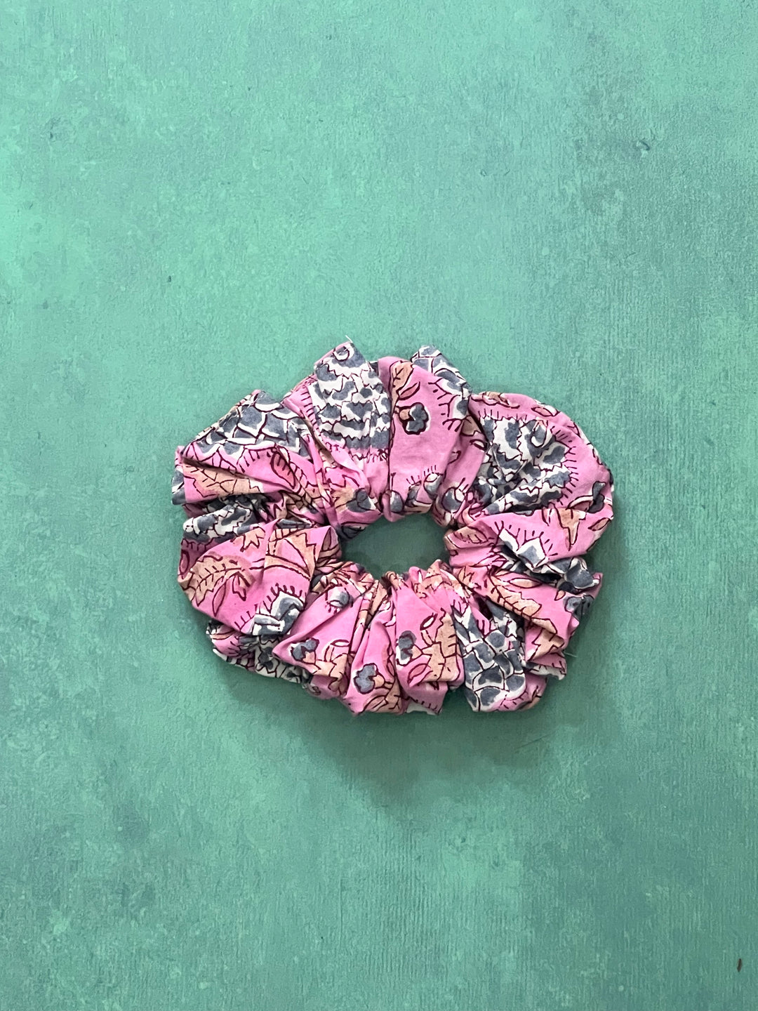 Johari Scrunchie in Lavender & Blue