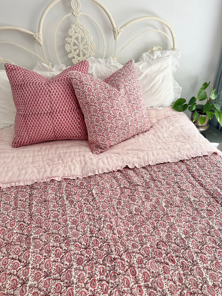 Paisley King Size Ruffle Quilt In Desert Rose