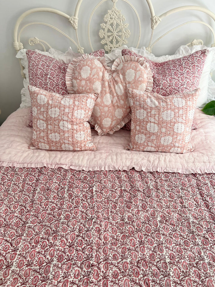 Paisley King Size Ruffle Quilt In Desert Rose