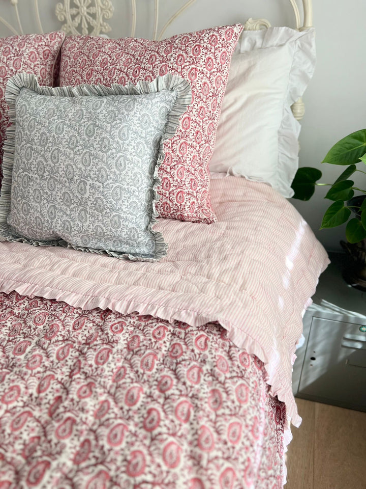 Paisley King Size Ruffle Quilt In Desert Rose