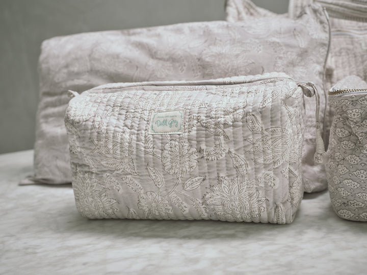 Champaca Washbag in Lunar Grey