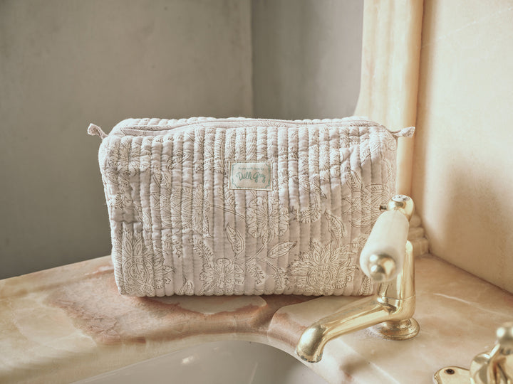 Champaca Washbag in Lunar Grey