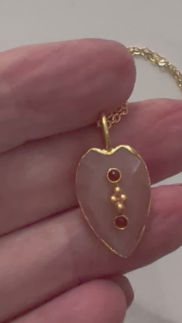 Jaipur Faceted Heart Necklace in Peach Moonstone