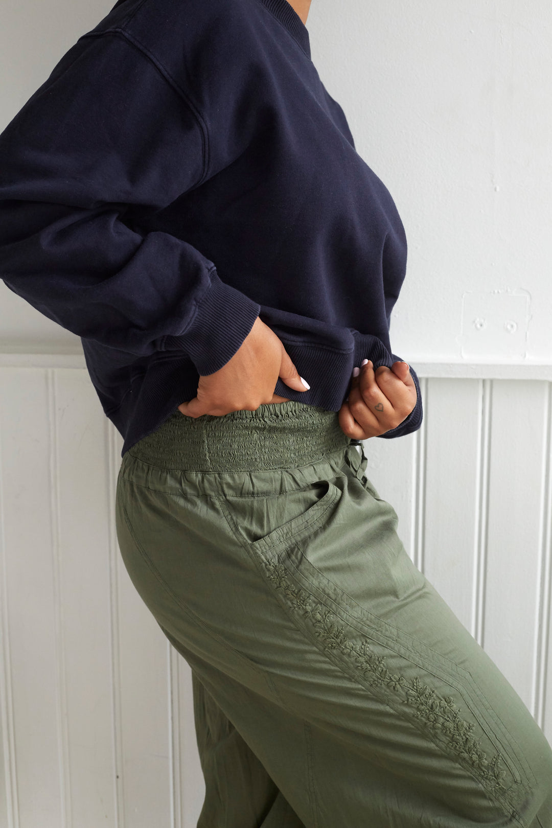 Chikankari-embroidered yoga pants in khaki - Dilli Grey